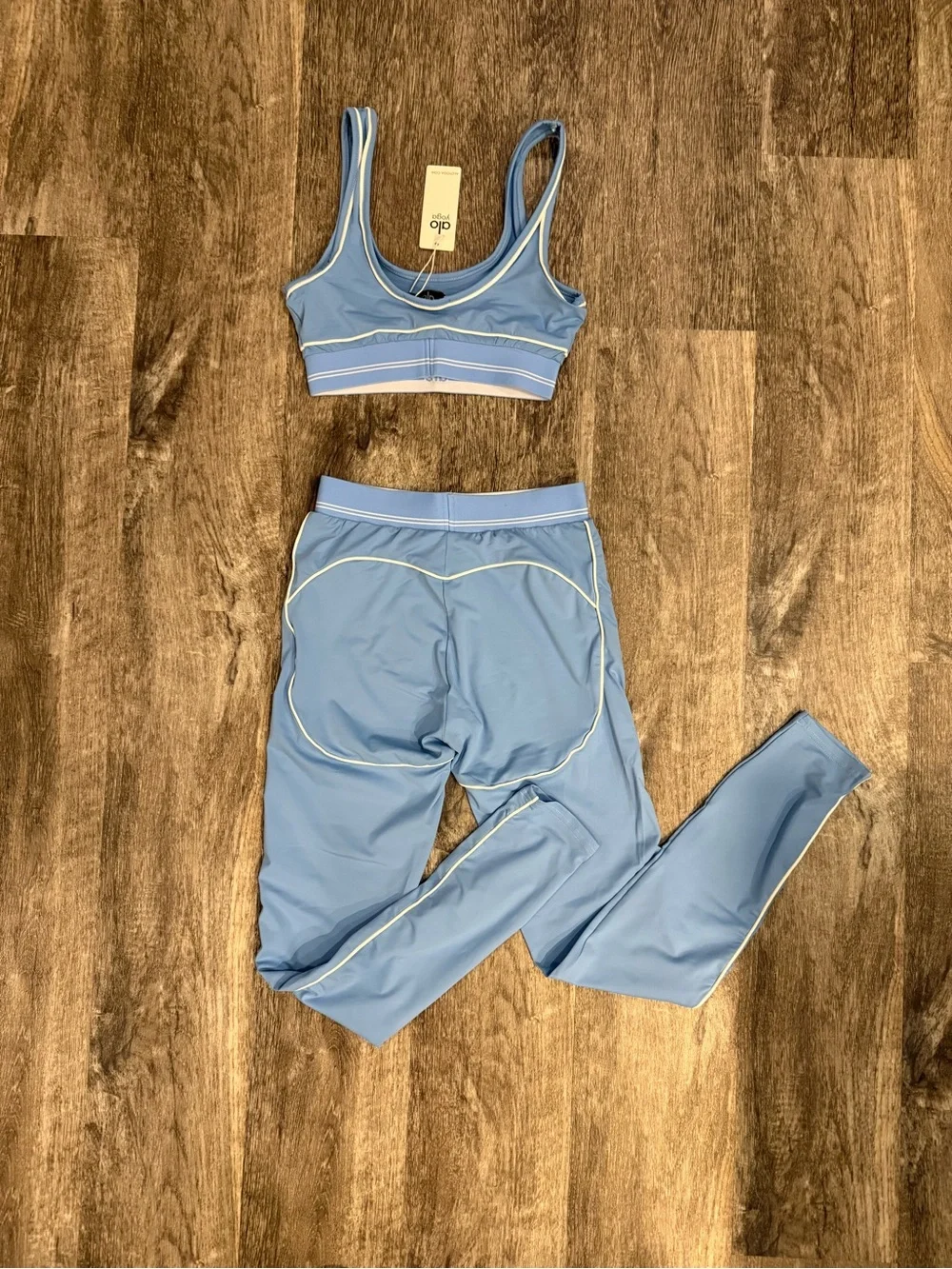 ALO Yoga Light Blue Piped Sports Bra & Leggings Set